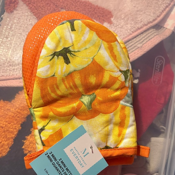 Pumpkin Oven Mini Mitts Set - Picture 5 of 7